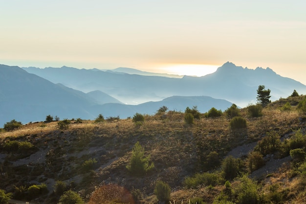 Amanhecer na montanha Aitana em Confrides