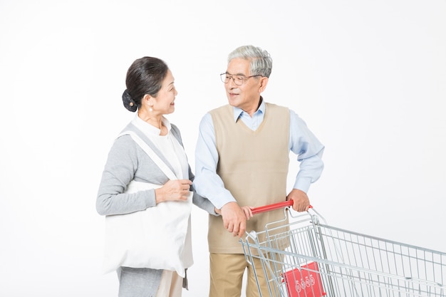 Amar a las parejas de ancianos de compras