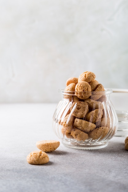 Amaretti cookies com café branco