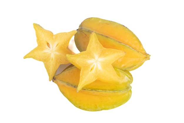 Amarillo carambola sobre un fondo blanco