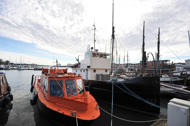 amarre Marina en el centro de Helsinki, Finlandia