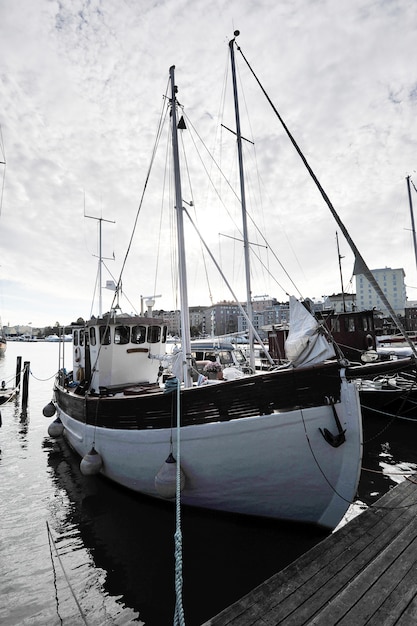 amarre Marina en el centro de Helsinki, Finlandia