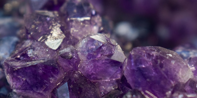 Amatista cristal cuarzo púrpura piedra mineral gema roca violeta gema natural naturaleza preciosa joya macro