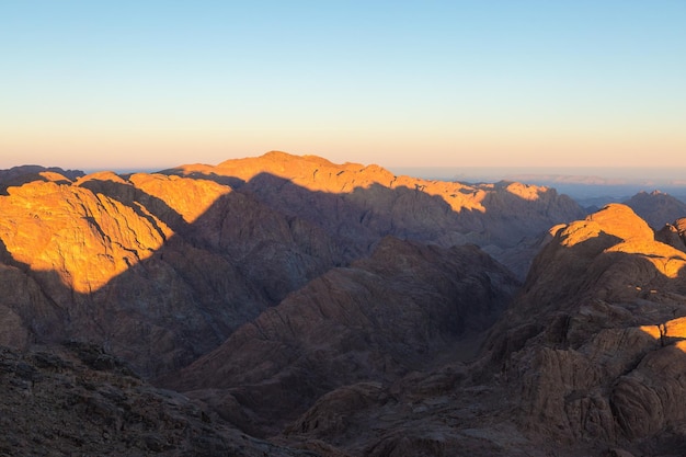 Amazing Sunrise at Sinai Mountain Schöne Morgendämmerung in Ägypten Schöne Aussicht vom Berg