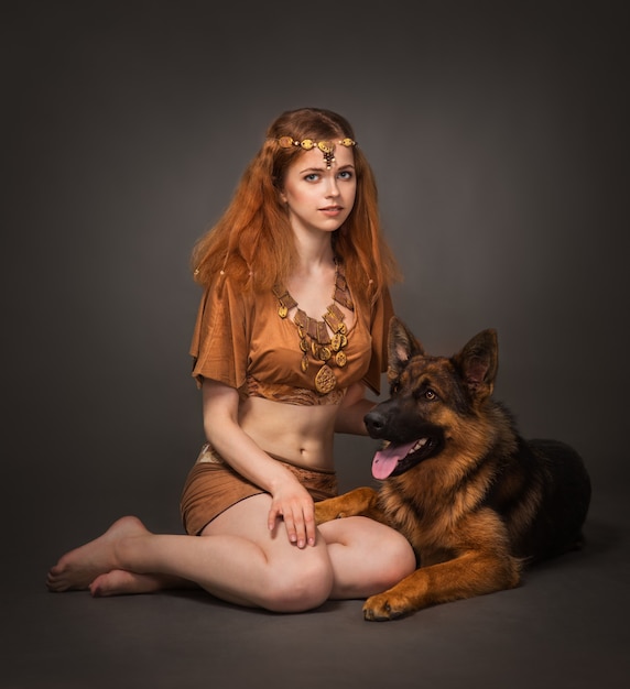 Amazon Girl im Anzug mit Hund
