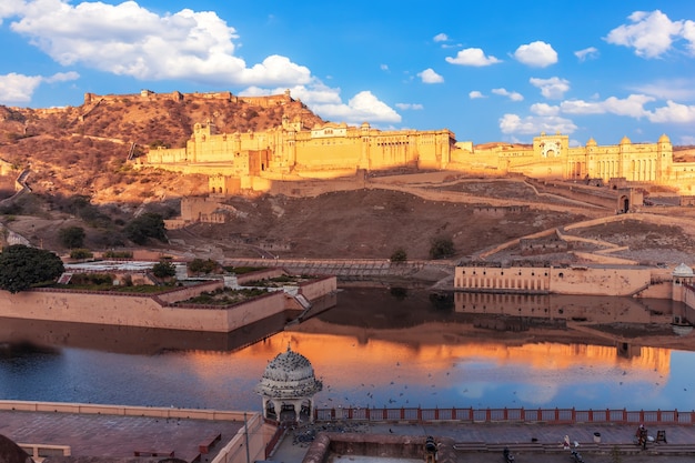 Amber Fort em Jaipur, Índia, vista da parede de Amer.