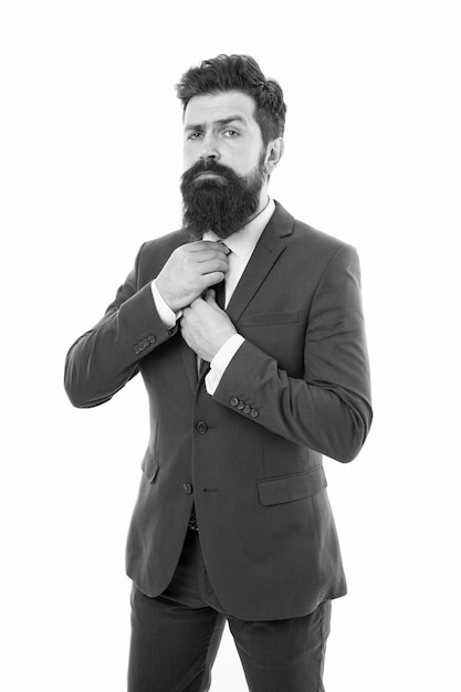 Ambicioso y guapo Ambicioso jefe brutal hombre aislado en la vida de oficina blanca hipster con barba tiene su propio negocio éxito empresarial moderno hombre de negocios barbudo en traje formal que se siente ambicioso