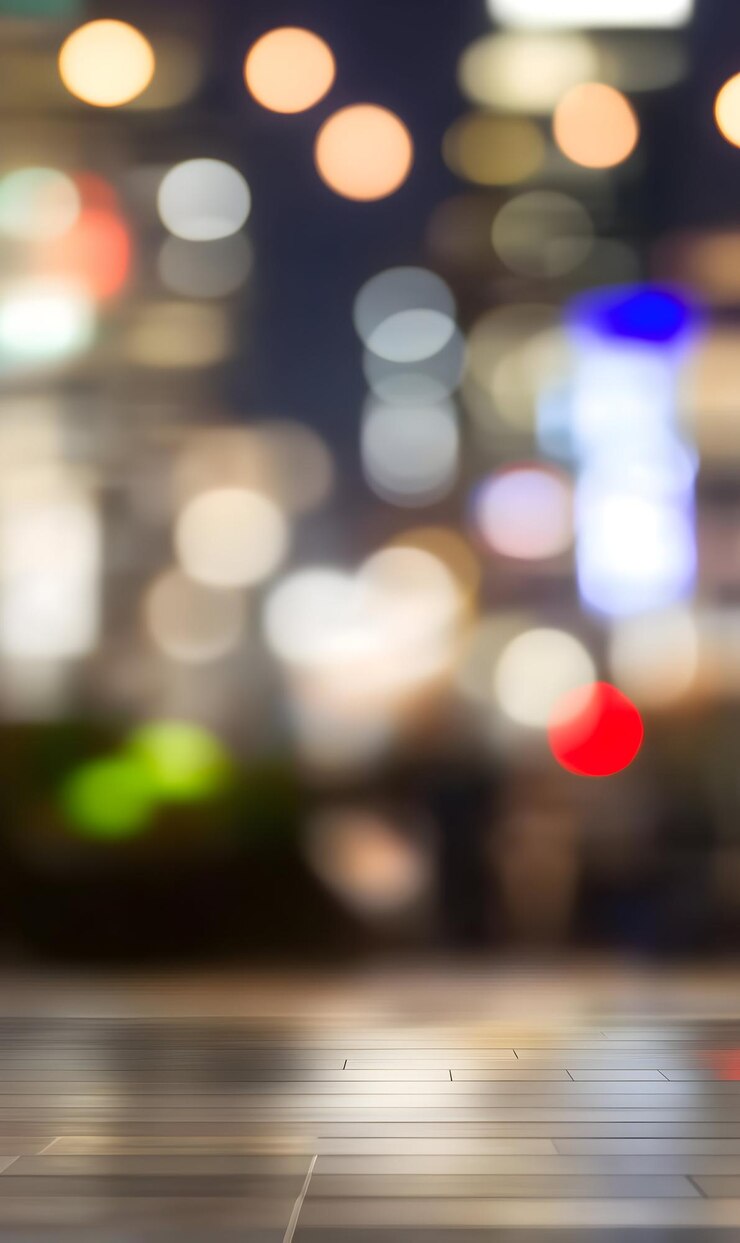 Ambiente de reunión en un techo elevado con luces borrosas de la ciudad que crean efectos bokeh vibrantes
