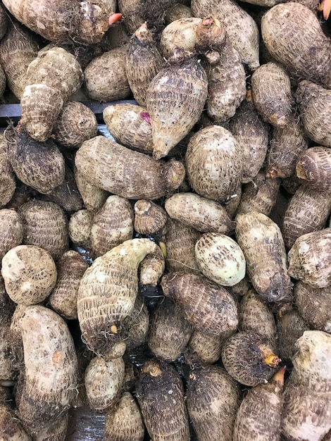 Ñame fresco en el mercado