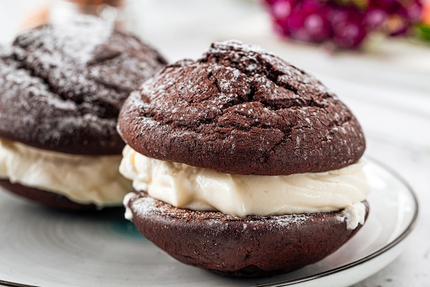 American Chocolate Whoopie Pies mit Sahnefüllung