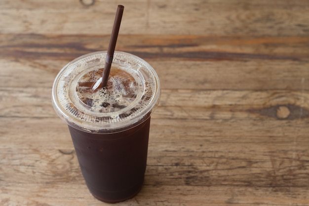 Americano Eiskaffee im Mitnehmer Plastikbecher