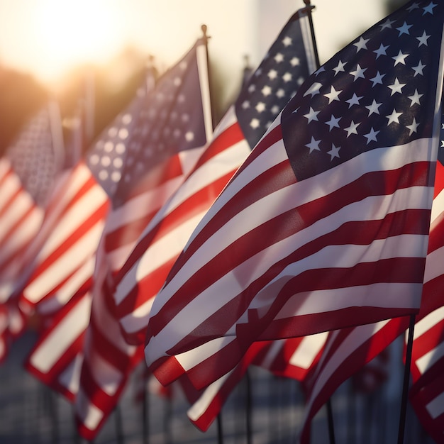 Amerikanische Flagge flattert am Gedenktag auf einer verlassenen Hauptstraße im Wind