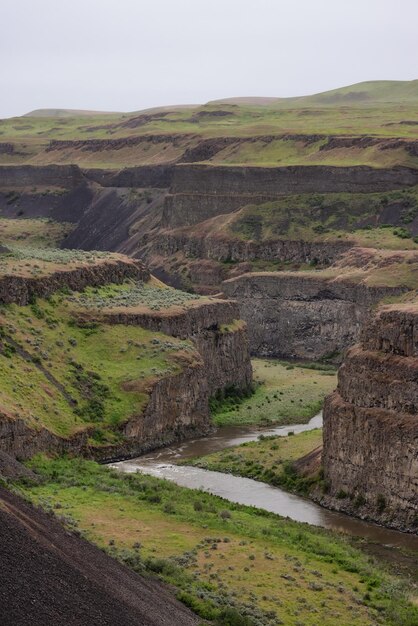 Amerikanische Naturlandschaft während des bewölkten Tages Palouse Falls State Park