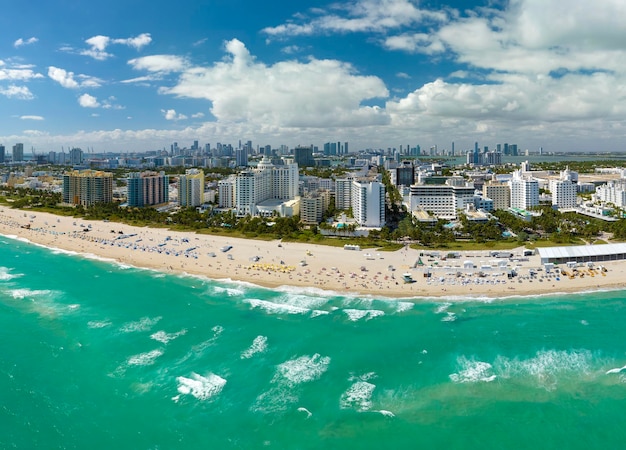 Foto amerikanische südküste der stadt miami beach touristeninfrastruktur in florida usa south beach hohe luxuriöse hotels und apartmentgebäude