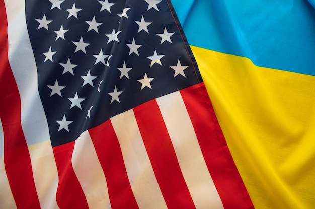 Amerikanische ukrainische politische Beziehung Länderflaggen aus nächster Nähe