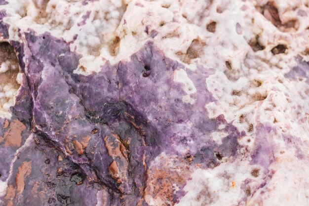 Amethyst-Druse an der Küste des Weißen Meeres in der Nähe der Amethystküste von Cape Ship