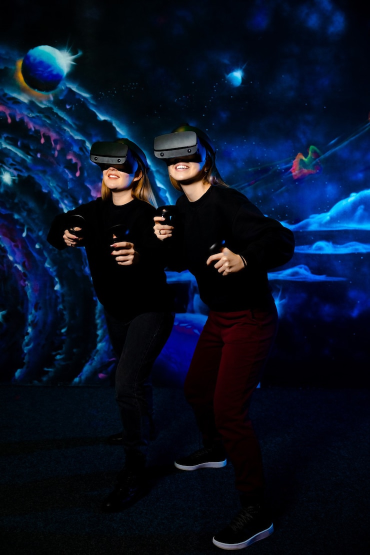 Foto amigas de duas irmãs com óculos virtuais se divertem juntas e jogam videogame.