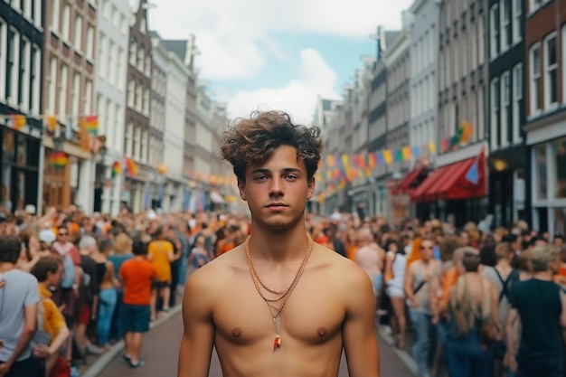 Amigos carismáticos en el Desfile del Orgullo LGBTQ en Ámsterdam Celebración del Orgullo Gay en Ámsterdam