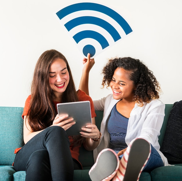 Amigos, com, sinal wifi, ícone