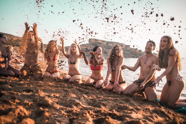 Amigos felices de vacaciones