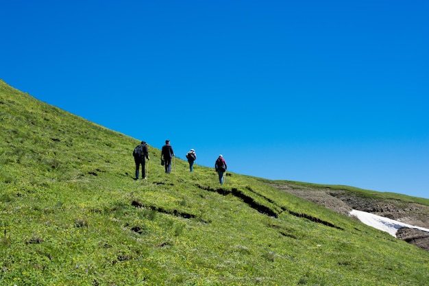 Amigos haciendo una excursión