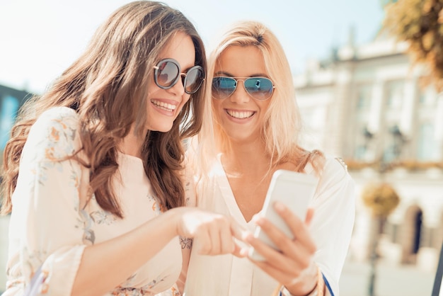 Amigos haciendo selfie