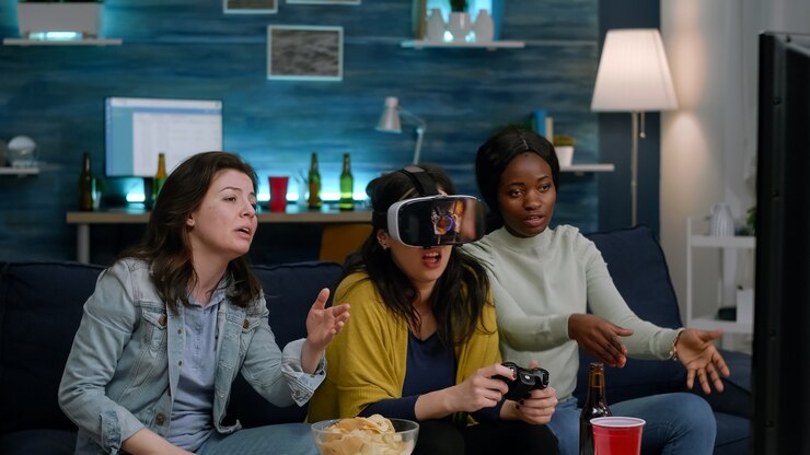 Foto amigos multiétnicos que pierden videojuegos usando auriculares de realidad virtual y un grupo de joystick de personas g ...