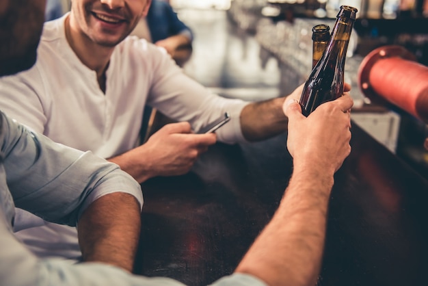 Amigos en pub