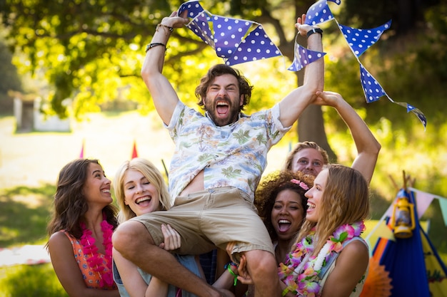 Foto amigos se divertindo no parque