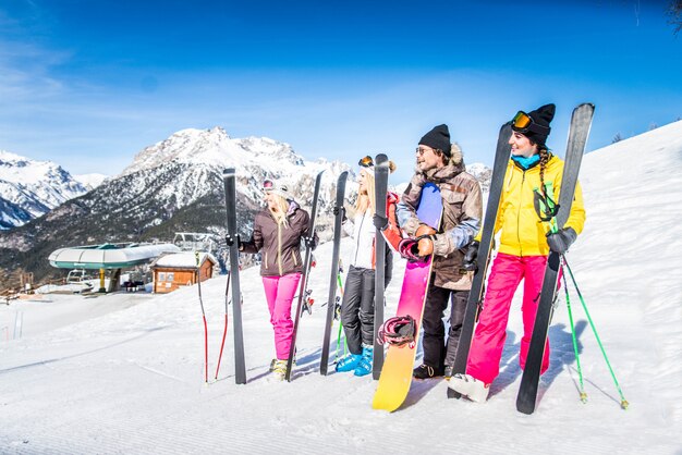 Amigos en vacaciones de invierno