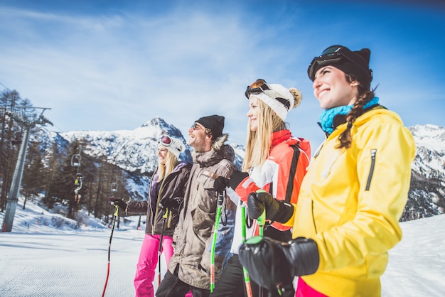 Amigos en vacaciones de invierno