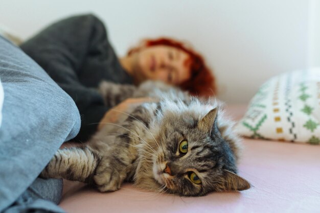 Foto la amistad entre la mascota y su dueño