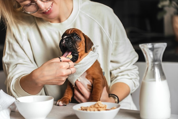 amizade de pessoas e cães animais de estimação na família como pessoas