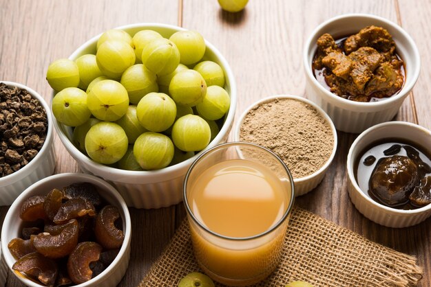 Amla ou groselha indiana e seus subprodutos como Chyawanprash, Suco, Supari Digestivo ou Freshner Boca, Pó, Murabba Doce, Picles