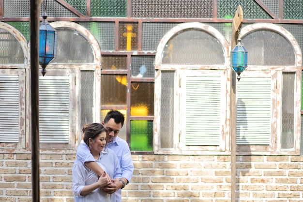 Amo casal, feriados, férias e conceito de amizade, casamento