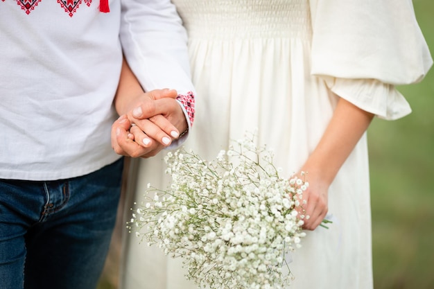 El amor es tomarse de la mano para toda la vida.