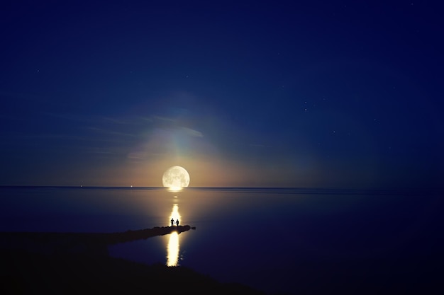 Foto el amor a la luz de la luna