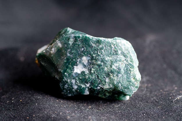 amostra mineral de cristal de ágata de musgo usada como pedra curativa