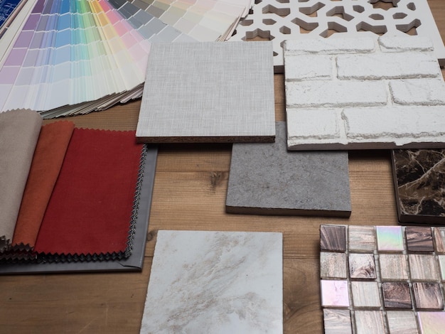 Amostras de material de cortina de tecido de cor de madeira cerâmica na mesa de madeiraDesign de interiores selecione material para ideaxDxA
