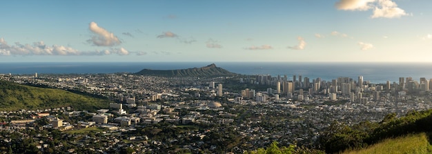 Foto ampla imagem panorâmica do pôr do sol sobre waikiki honolulu e diamond head do tantalus overlook em oahu hawaii