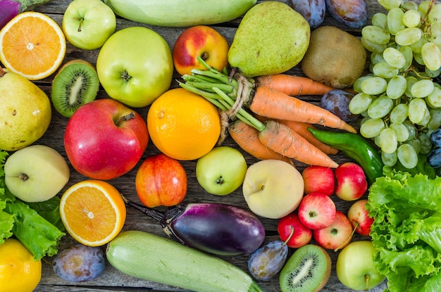 Amplia variedad de primer plano de frutas y verduras