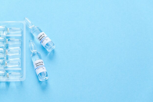 Ampolla médica con medicación. Covid 19 vacuna contra el coronavirus