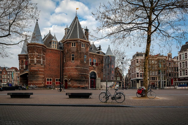 Amsterdã é a capital e maior cidade da holanda