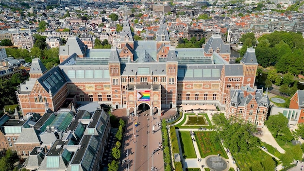 Foto amsterdã holanda 31 de maio de 2023 vista aérea do museu nacional rijksmuseum dos países baixos