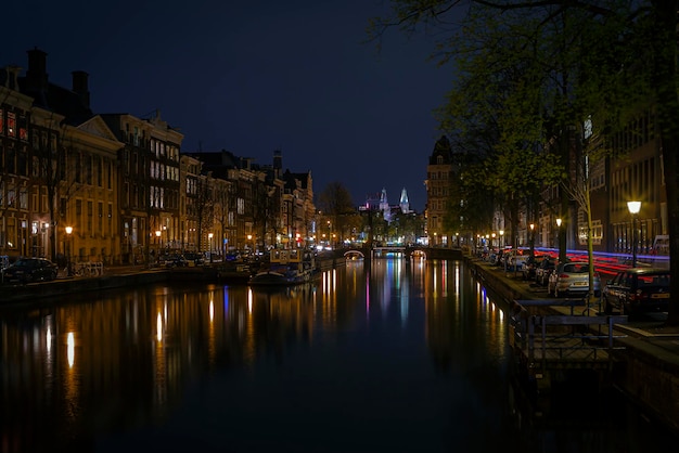 Amsterdam es la capital y ciudad más grande de los Países Bajos.