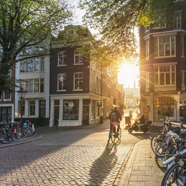 Amsterdam países Bajos 22 de septiembre de 2021 Temprano por la mañana soleada en Amsterdam