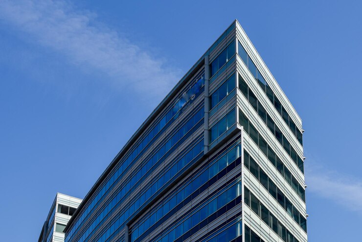 Foto ámsterdam, países bajos, abril de 2020: un nuevo edificio de oficinas cerca de ámsterdam países bajos