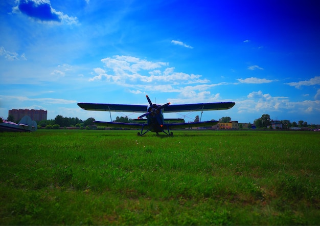 AN-2 Flugzeug bei Tageslicht Objekthintergrund hd