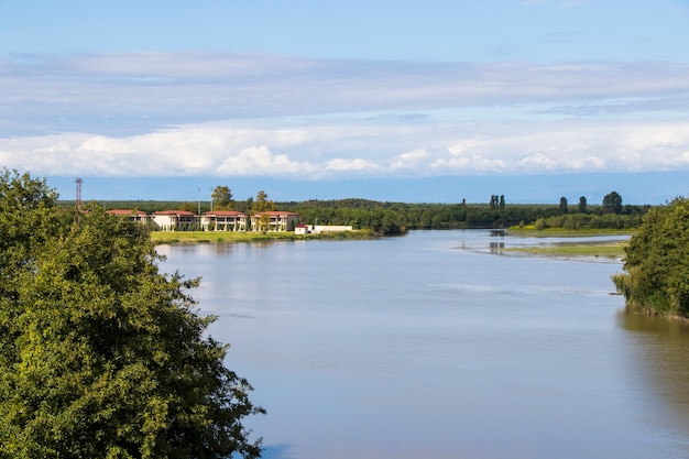 Anaklia, Geórgia - 28 de setembro de 2021: resort, hotéis e edifícios em Anaklia, água e sol