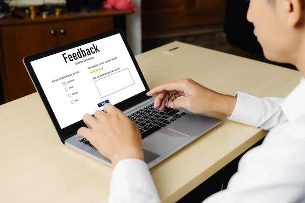 Análisis de comentarios y reseñas de clientes mediante software informático moderno para negocios corporativos